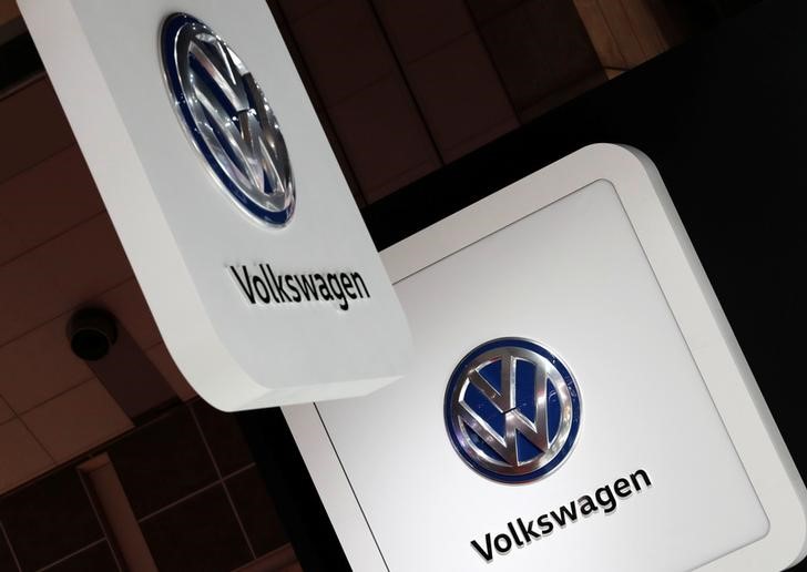 © Reuters. Volkswagen's logos are pictured at the 45th Tokyo Motor Show in Tokyo, Japan