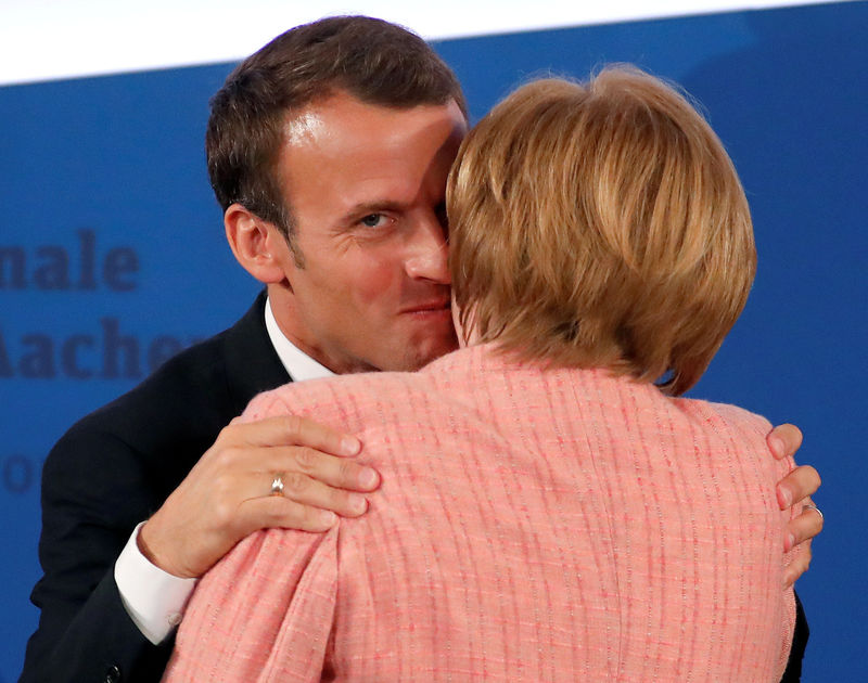 © Reuters. FILE PHOTO: French President Macron is congratulated by German Chancellor Merkel after being awarded the Charlemagne Prize during a ceremony in Aachen