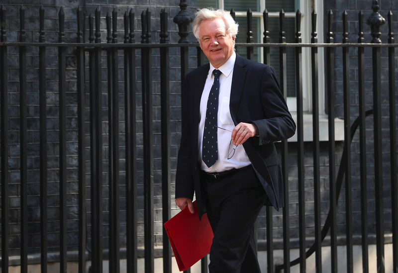 © Reuters. Britain's Secretary of State for Exiting the European Union David Davis arrives in Downing Street, in London