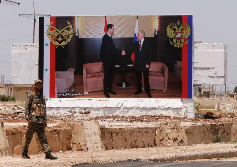 © Reuters. سوريا تفتح الطريق السريع بين حمص وحماة بعد سبع سنوات من إغلاقه