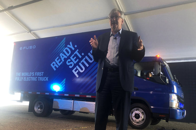 © Reuters. Baum, Head of Daimler Trucks and the Daimler Buses Divisions speaks at an investors event at Portland International Raceway in Portland