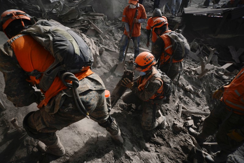 © Reuters. ارتفاع عدد قتلى بركان جواتيمالا إلى 99