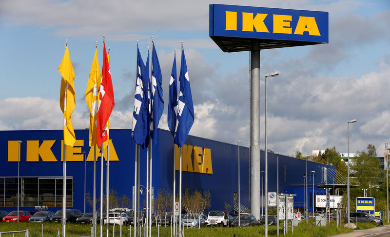 © Reuters. FILE PHOTO: The company's logo is seen outside of an IKEA Group store in Spreitenbach