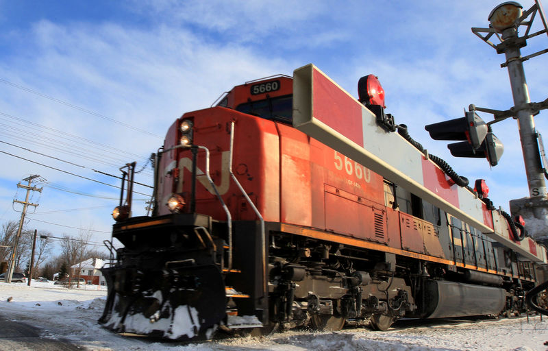 © Reuters. FILE PHOTO: A Canadian National Railway train travels westward on a track in Montreal