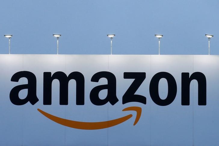 © Reuters. FILE PHOTO: The logo of Amazon is seen at the company logistics center in Lauwin-Planque, northern France