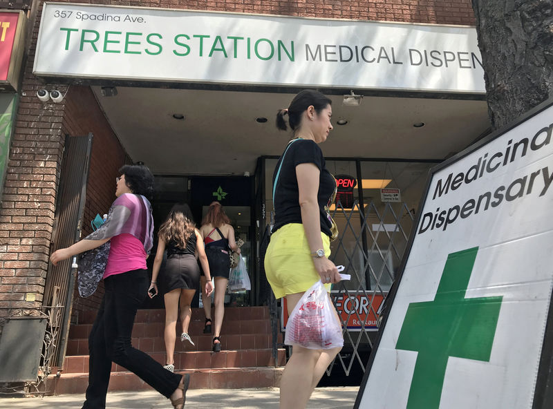 © Reuters. Two women enter the Trees Station, a medical marijuana dispensary in Toronto