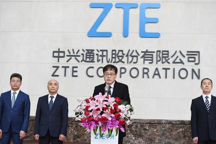 © Reuters. ZTE Corp's Chairman Yin Yimin speaks at a news conference at ZTE's headquarters in Shenzhen