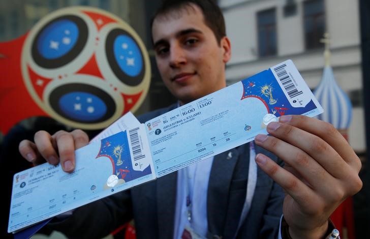 © Reuters. FIFA dice que ha vendido 2,4 millones de entradas para el Mundial, gran demanda de América Latina