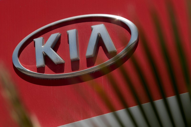 © Reuters. FILE PHOTO: Logo of Kia Motors is seen at the manufacturing plant in Pesqueria