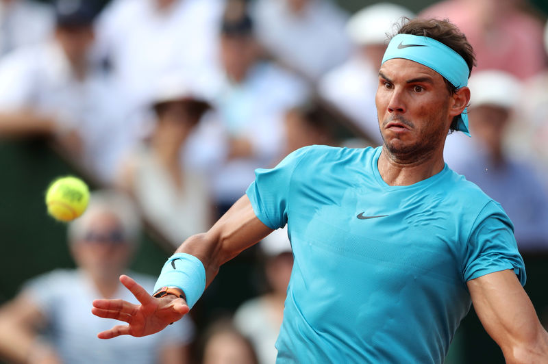 © Reuters. Nadal arrasa a Del Potro y se medirá con Thiem en final de Roland Garros