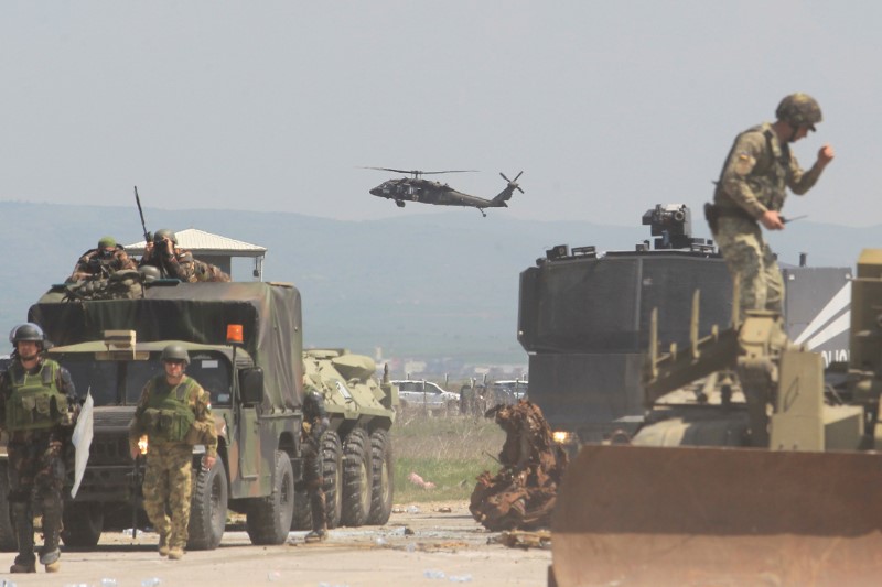 © Reuters. كوسوفو تعتقل شخصين للاشتباه في تخطيطهما لشن هجمات على قوة حلف الأطلسي
