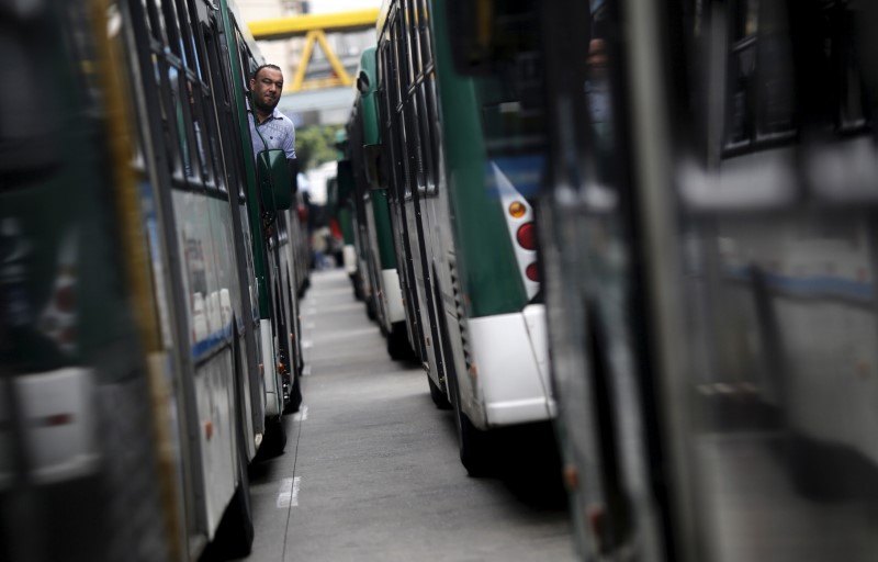 © Reuters. Ônibus estacionados em terminal em São Paulo, Brasil