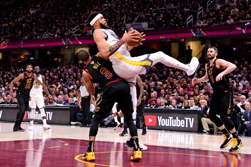 © Reuters. Los Warriors barren a los Cavs y consolidan su dinastía en la NBA