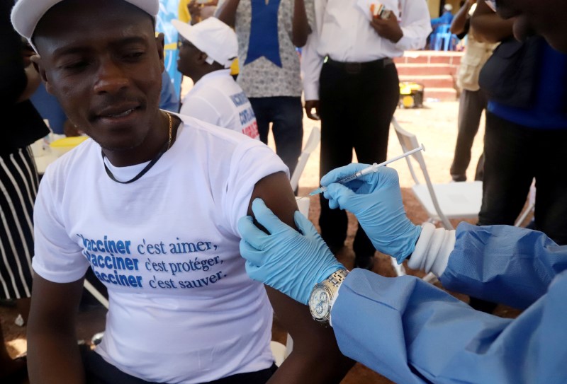 © Reuters. منظمة: مسار مكافحة تفشي الإيبولا في الكونجو يدعو للتفاؤل