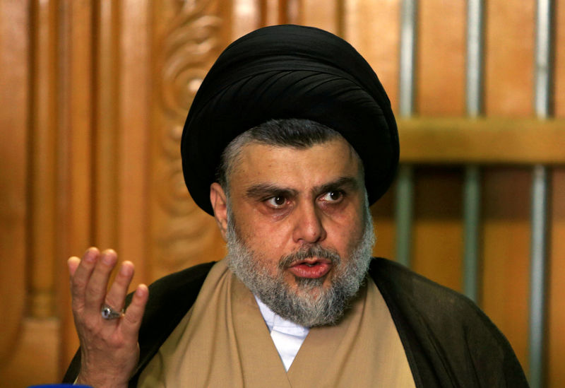 © Reuters. FILE PHOTO: Iraqi Shi'ite cleric Moqtada al-Sadr