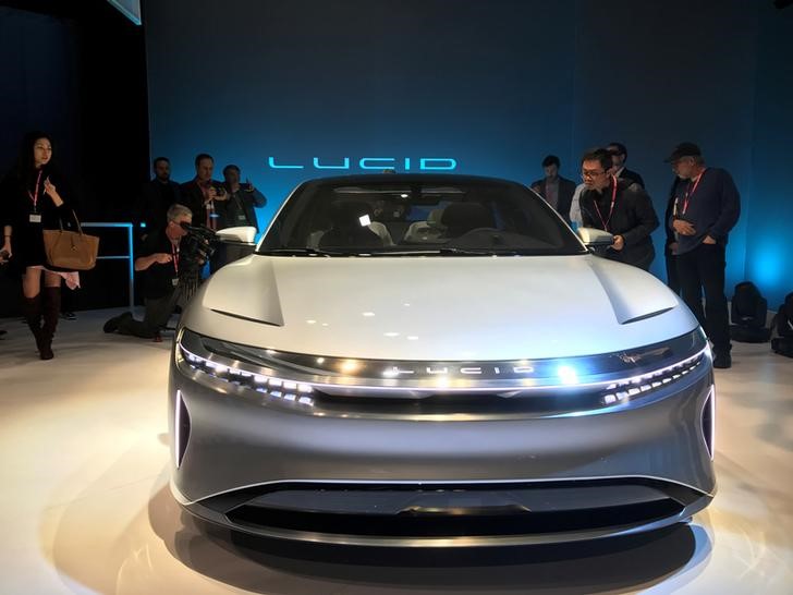 © Reuters. California-based Lucid Motors, formerly named Atieva, unveiled a prototype of a luxury sedan the Lucid Air at its unveiling in Fremont