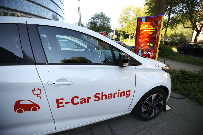 © Reuters. Electric car parking place with the charging stations is seen at the front of the German utility E.ON headquarters in Essen