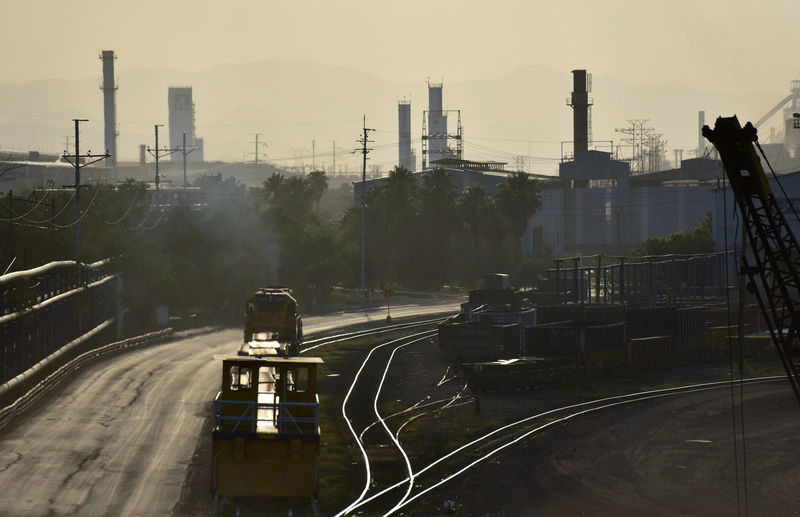 © Reuters. The installations of Mexican steelmaker Altos Hornos de Mexico are seen in Monclova