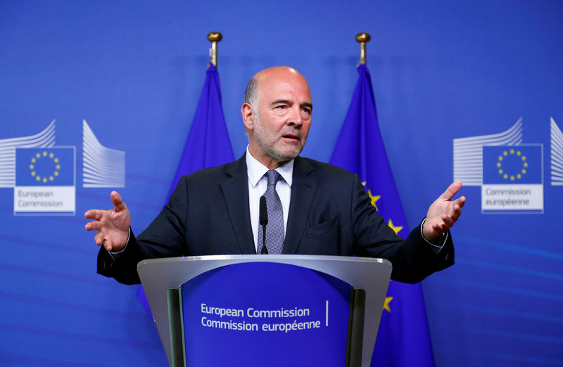 © Reuters. GRÈCE: MOSCOVICI SALUE LA SORTIE DU PLAN DE RENFLOUEMENT