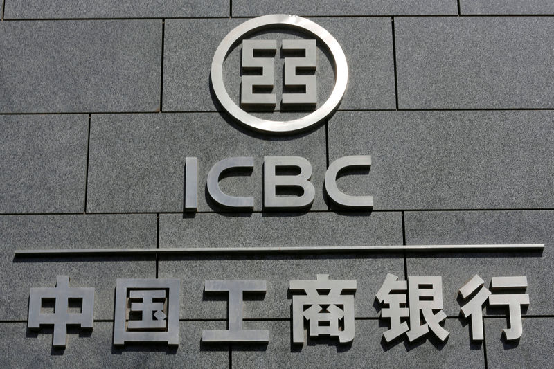 © Reuters. FILE PHOTO: Industrial and Commercial Bank of China Ltd (ICBC) at its headquarters in Beijing