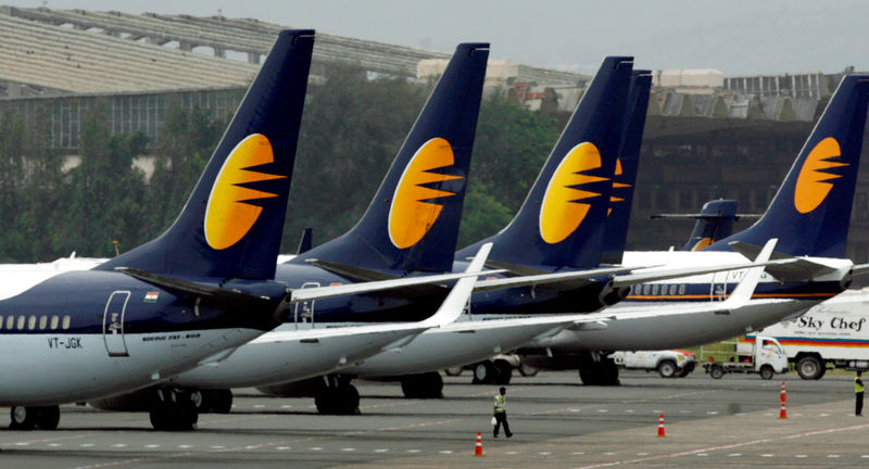 © Reuters. FILE PHOTO: Jet Airways aircraft stand on tarmac at the domestic airport terminal in Mumbai