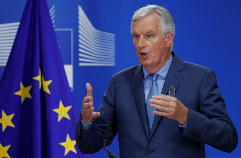 © Reuters. Britain's Secretary of State for Exiting the European Union Dominic Raab and European Union's chief Brexit negotiator Michel Barnier hold a joint news conference in Brussels