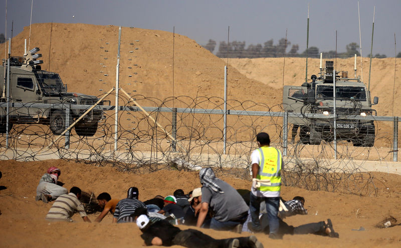 © Reuters. الجيش الإسرائيلي يأمر بفتح تحقيق جنائي في مقتل فتيين فلسطينيين بغزة