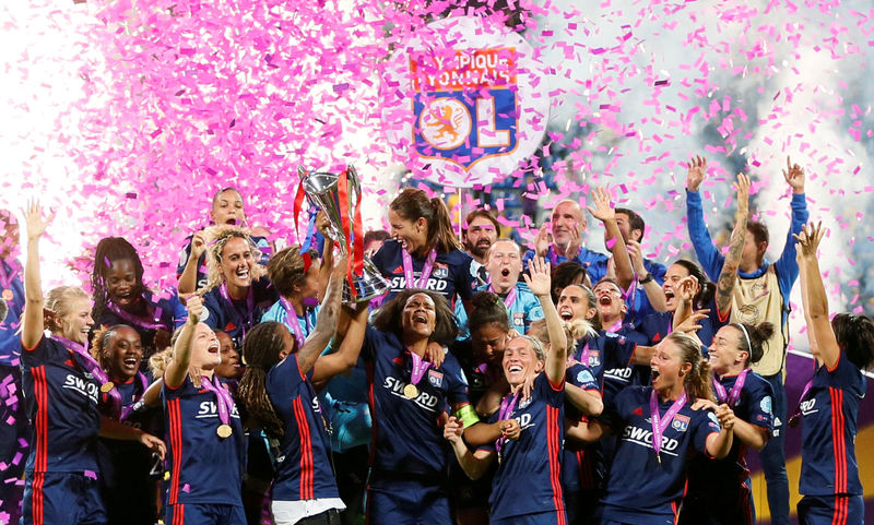 © Reuters. FILE PHOTO: Olympique Lyonnais celebrate after winning the Champions League Final at Valeriy Lobanovskyi Stadium, Kiev, Ukraine - May 24, 2018