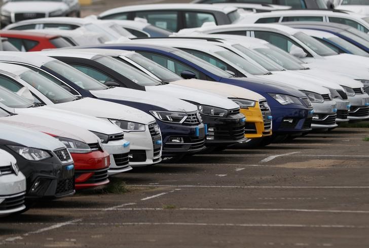 © Reuters. Carros para importação em estacionamento do porto de Sheerness, no Reino Unido