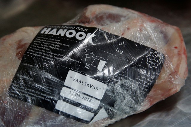 © Reuters. A package of frozen sheep meat is seen at Darkhan Meat Foods that produces halal meat in Darkhan-Uul province