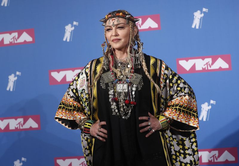 © Reuters. Madonna posa durante la ceremonia de entrega de premios MTV Video Music Awards 2018 en Nueva York