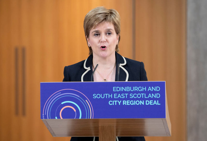 © Reuters. Scotland's First Minister Nicola Sturgeon speaks at the University of Edinburgh before signing the Edinburgh and South East Scotland City Region Deal in Edinburgh, Scotland