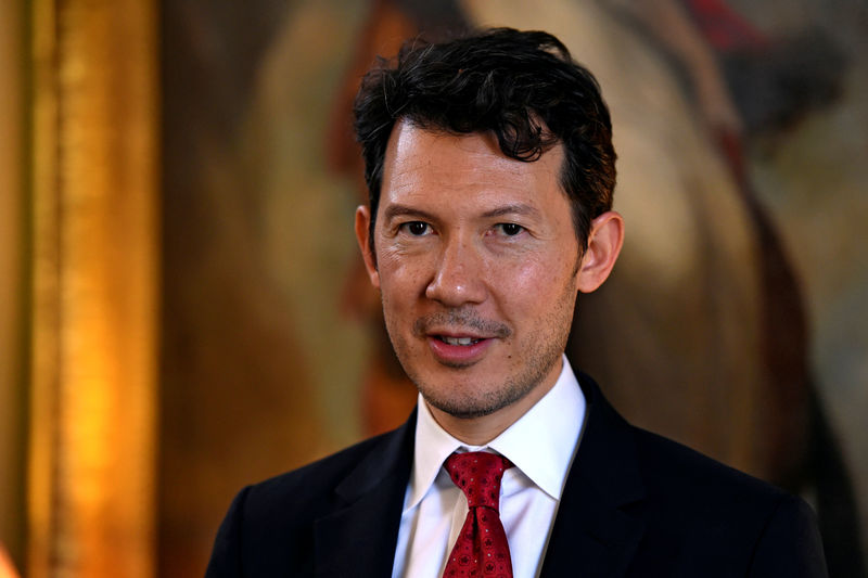 © Reuters. FILE PHOTO: Air Canada's Benjamin Smith poses for a picture during a reception at the 2016 International Air Transport Association Annual General Meeting and World Air Transport Summit in Dublin