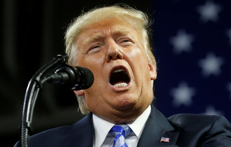 © Reuters. Presidente dos Estados Unidos, Donald Trump, durante comício em Charleston