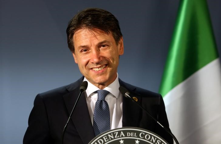 © Reuters. Italian PM Conte reacts at a news conference during an EU leaders summit in Brussels