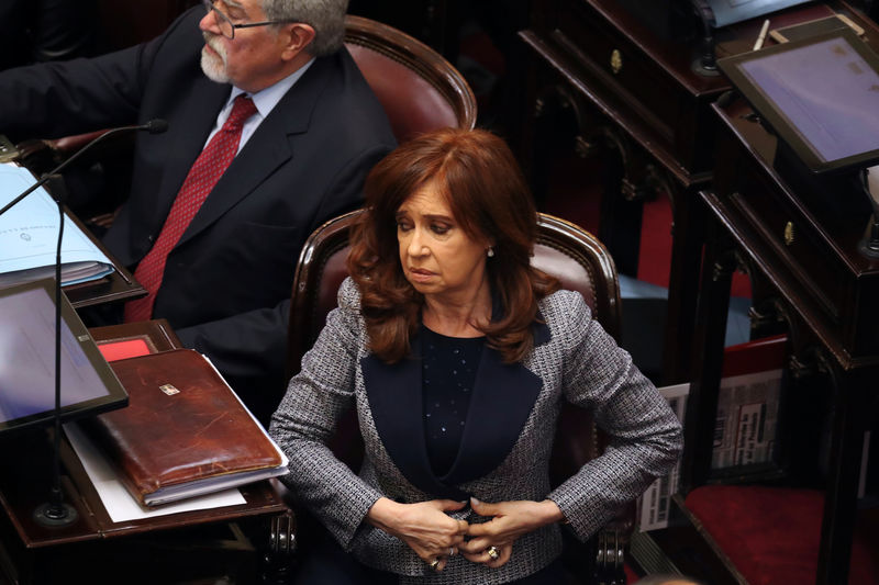 © Reuters. El senado argentino permite a la Justicia avanzar en investigación a expresidenta Kirchner