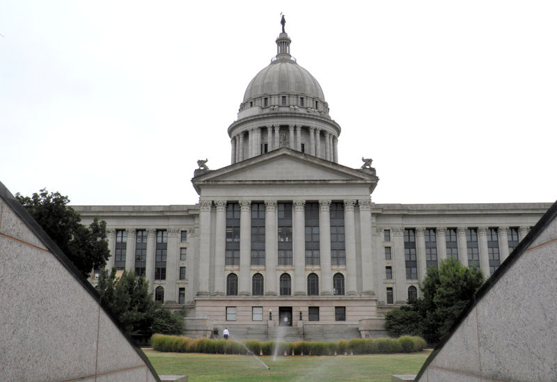 © Reuters. FILE PHOTO: The Oklahoma State Capitol is seen in Oklahoma City