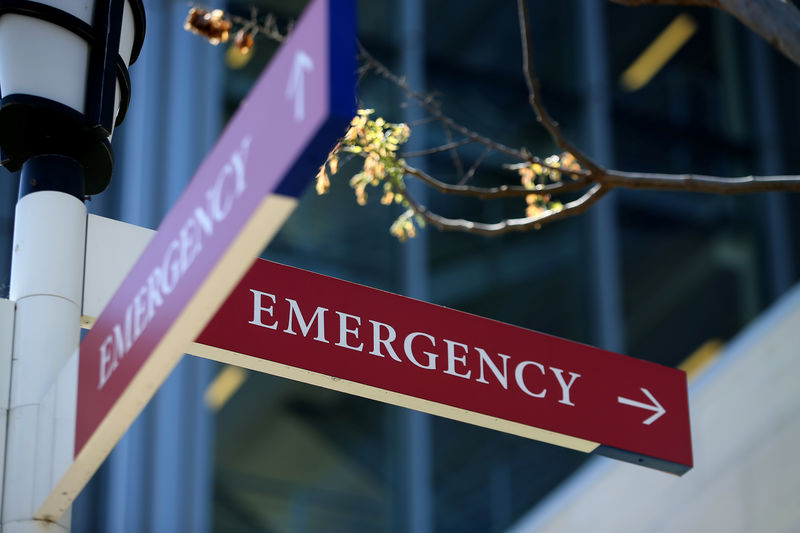 © Reuters. Sign points to emergency entrance at the University of San Diego Health System in California
