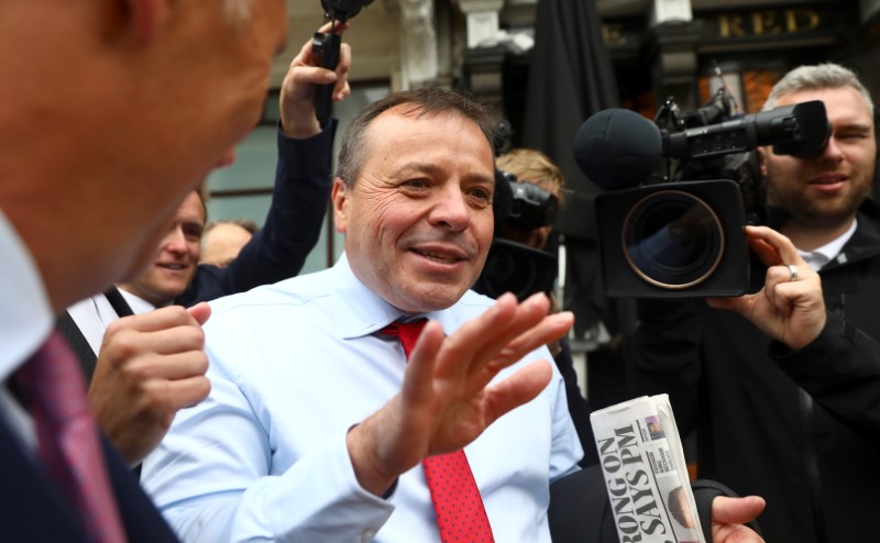 © Reuters. FILE PHOTO: Arron Banks, who ran the Leave.Eu pro-Brexit referendum campaign, arrives to give evidence to the Digital Culture Media and Sport Parliamentary Committee in London