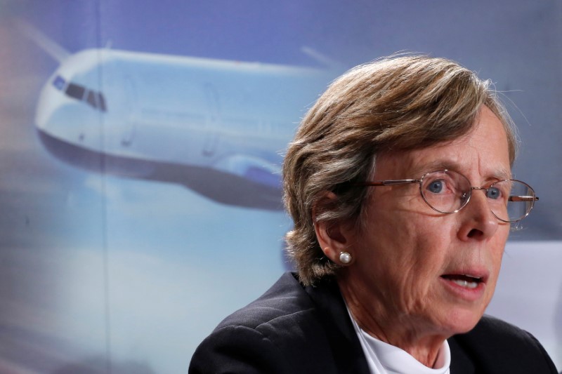 © Reuters. FILE PHOTO:    TSB Chair Fox speaks during a news conference in Ottawa