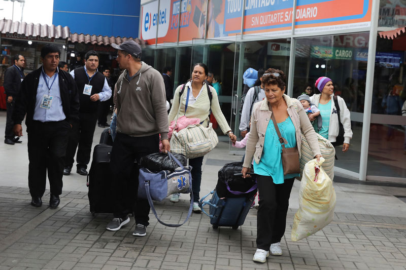 © Reuters. Imigrantes venezuelanos chegam a Lima