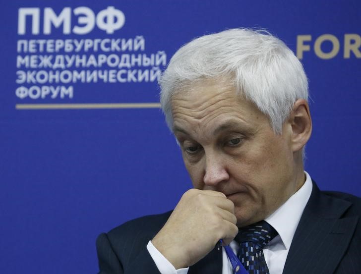 © Reuters. Помощник президента РФ Андрей Белоусов на Петербургском международном экономическом форуме