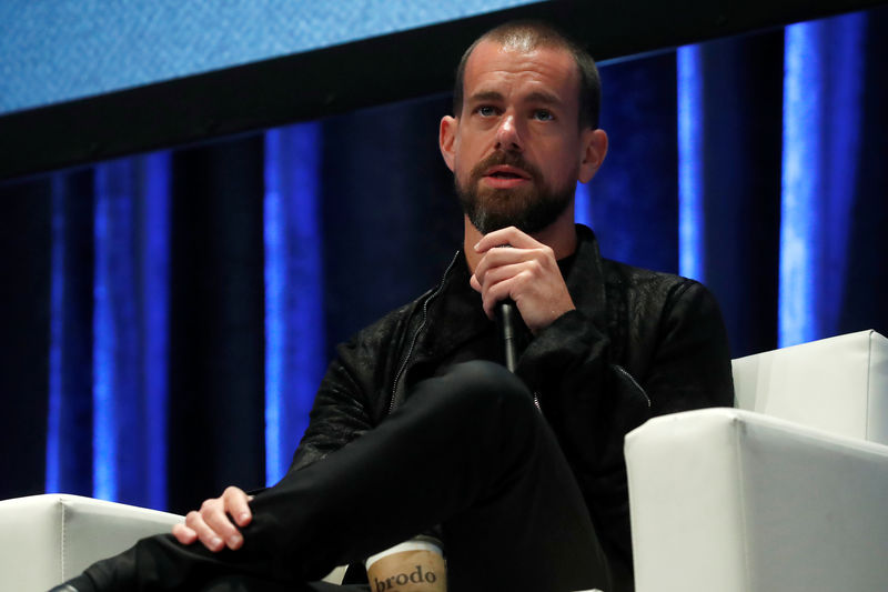 © Reuters. FILE PHOTO -  Jack Dorsey, CEO and co-founder of Twitter and founder and CEO of Square, speaks at the Consensus 2018 blockchain technology conference in New York City