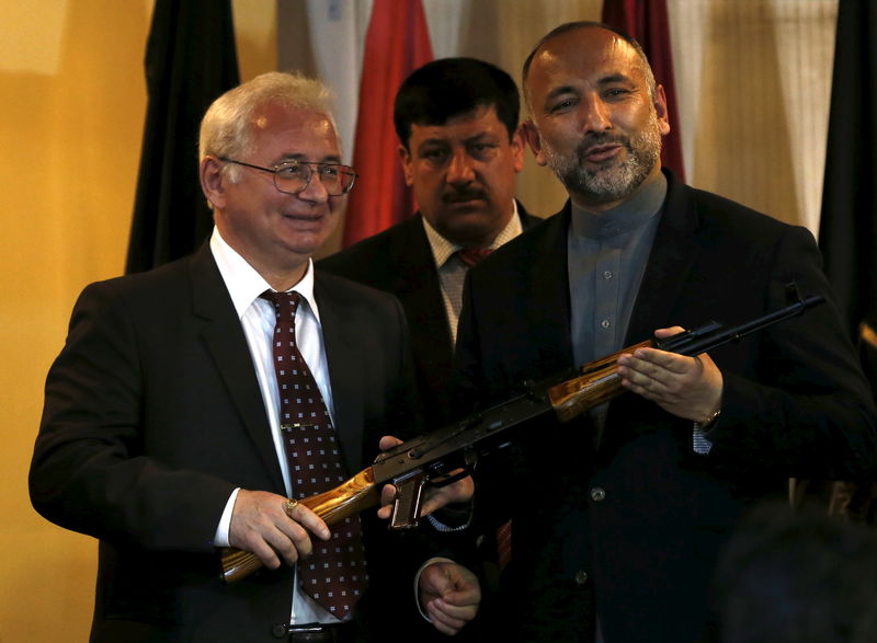 © Reuters. استقالة مستشار الأمن القومي الأفغاني بعد خلاف مع الرئيس غني