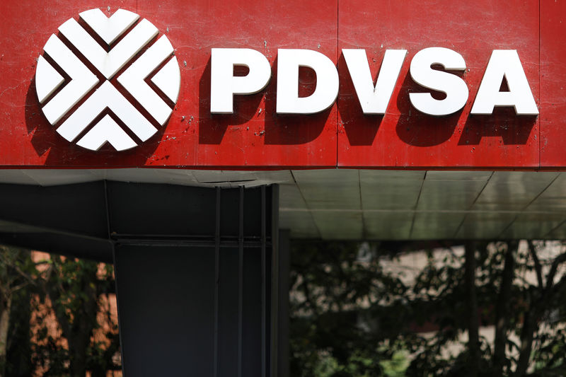 © Reuters. The corporate logo of the state oil company PDVSA is seen at a gas station in Caracas