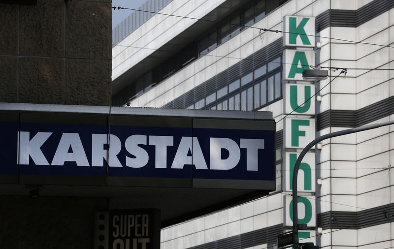 © Reuters. A warehouse of the German department store chain Karstadt is seen beside a Kaufhof warehouse in Duesseldorf