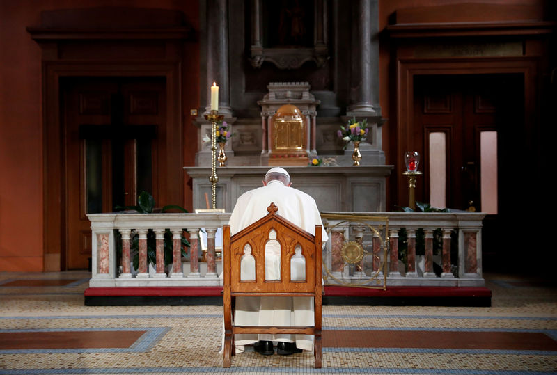 © Reuters. Papa Francisco em Dublin