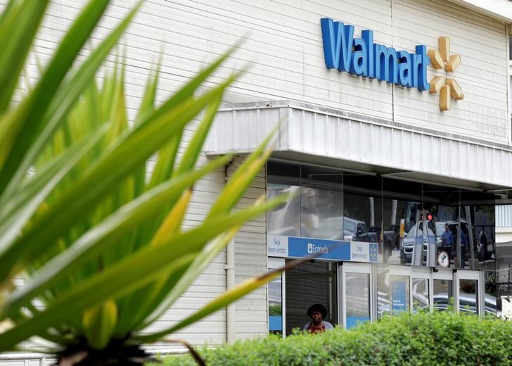 © Reuters. Entrada principal de loja do Walmart em São Paulo