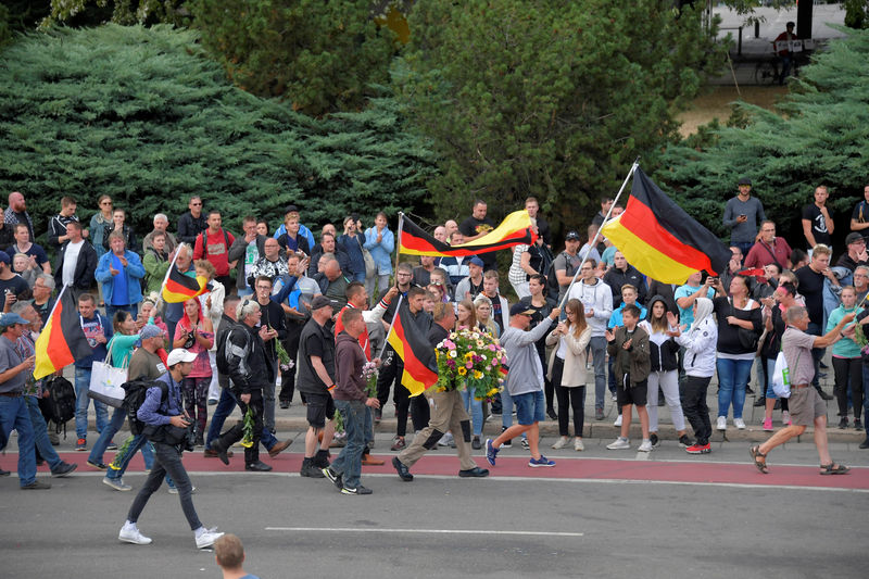 © Reuters. Manifestantes de direita protestam em Chemnitz