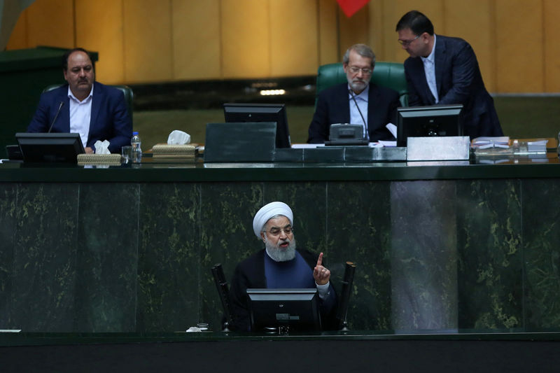 © Reuters. El Parlamento iraní censura a Rohani en señal de que los pragmáticos pierden influencia